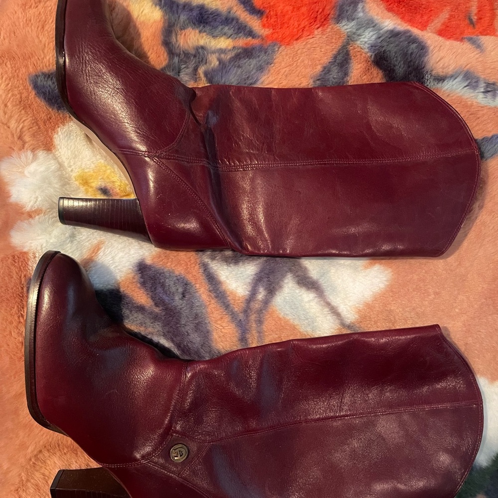 Etienne Aigner Elegant Burgundy Leather Women's Boots Size 8. New !!!!